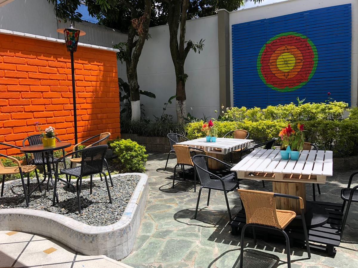 Backpackers Inn ميديلين المظهر الخارجي الصورة