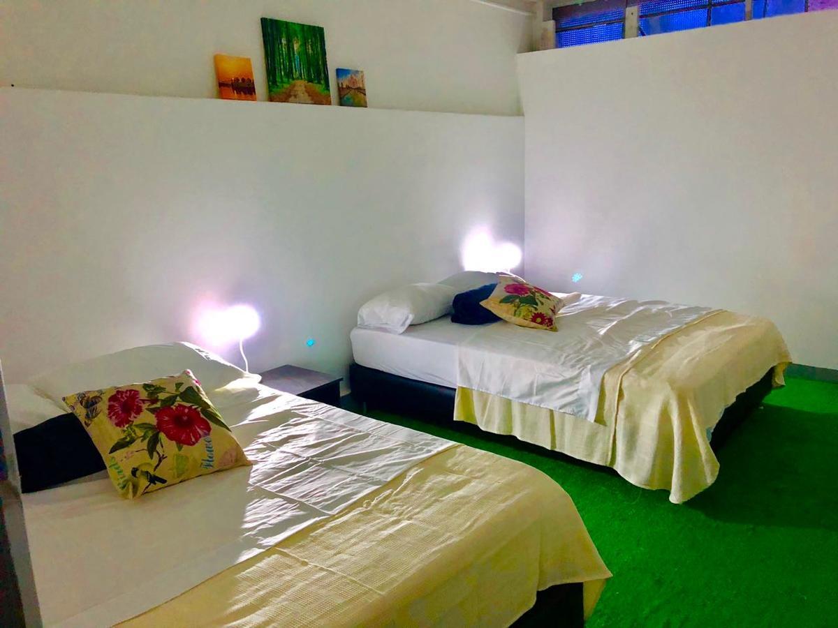 Backpackers Inn ميديلين المظهر الخارجي الصورة