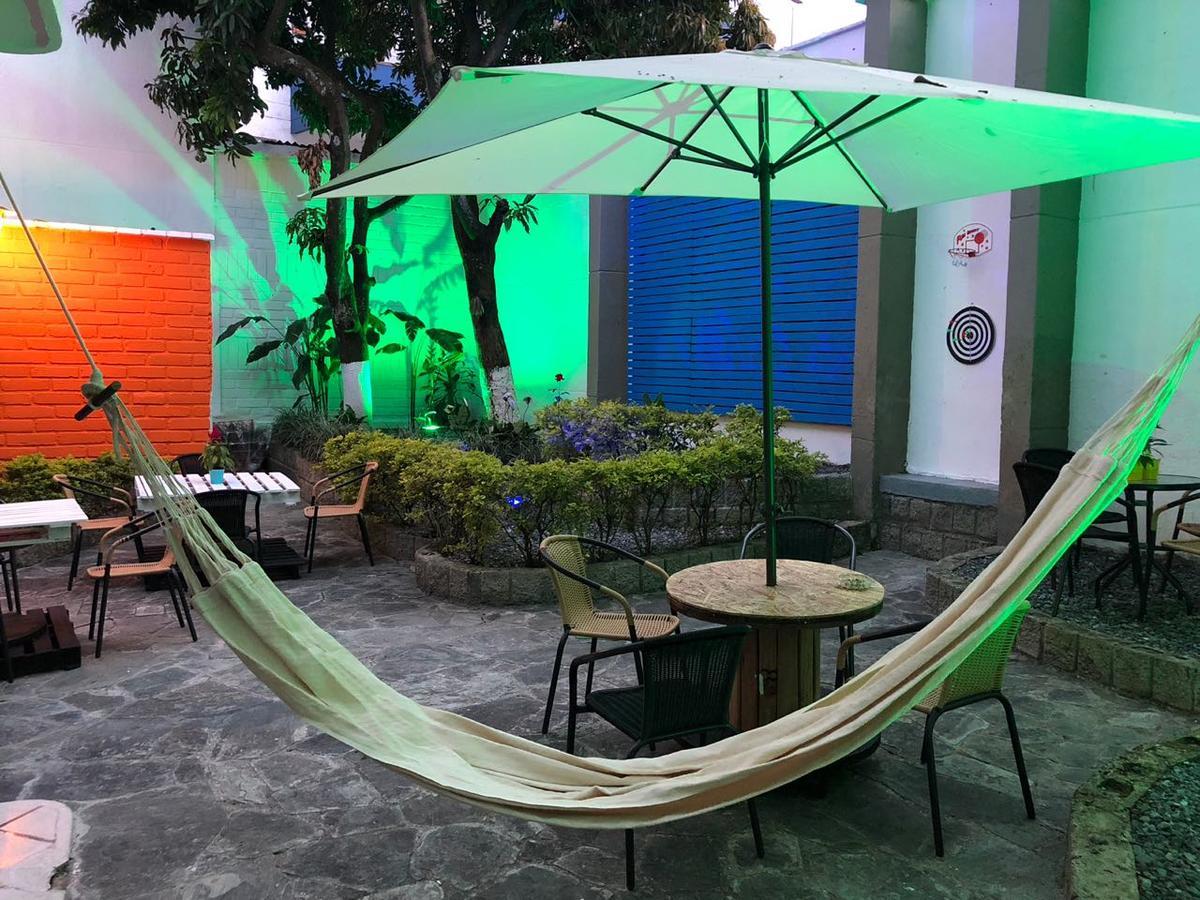 Backpackers Inn ميديلين المظهر الخارجي الصورة