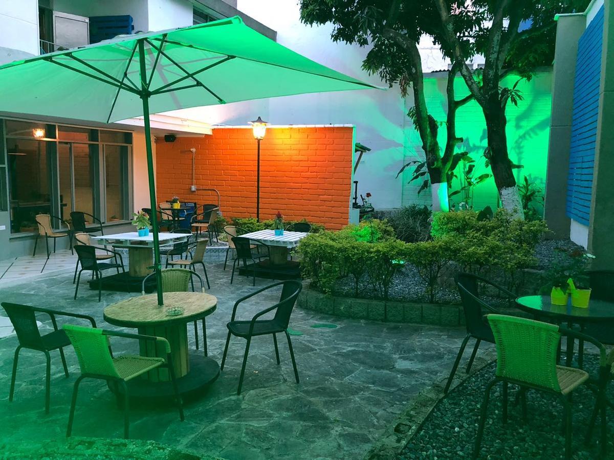 Backpackers Inn ميديلين المظهر الخارجي الصورة