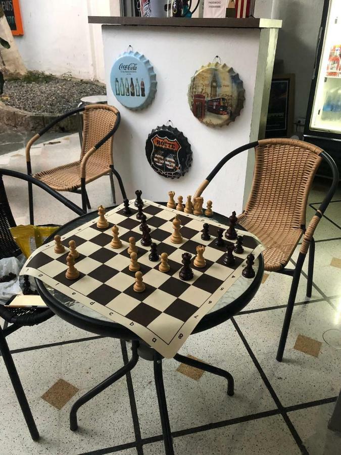 Backpackers Inn ميديلين المظهر الخارجي الصورة