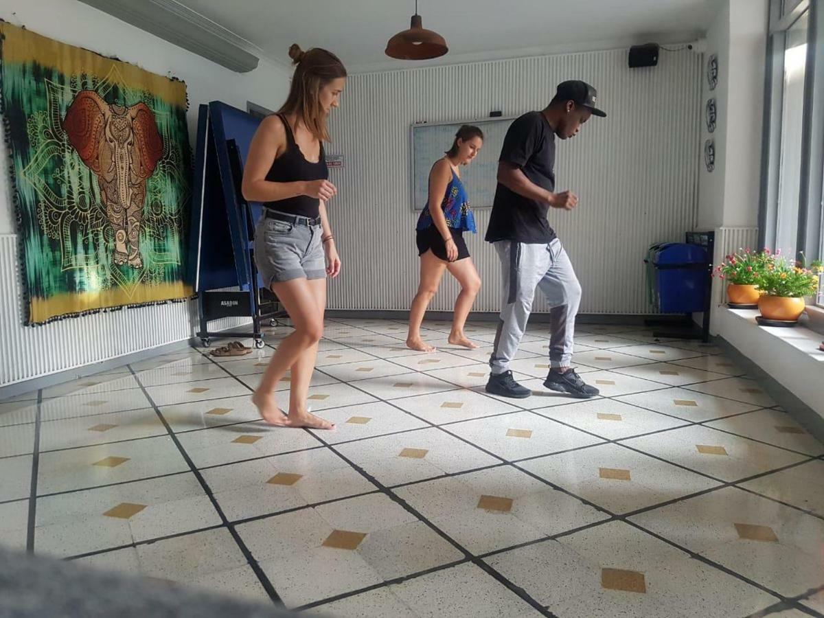 Backpackers Inn ميديلين المظهر الخارجي الصورة