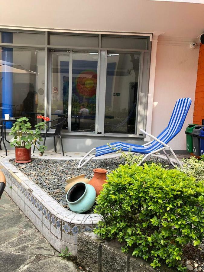 Backpackers Inn ميديلين المظهر الخارجي الصورة