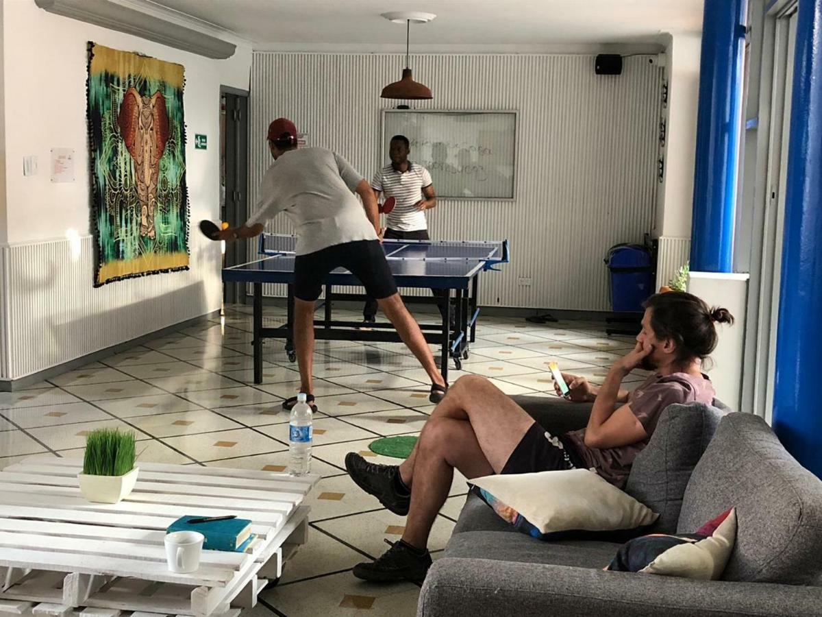 Backpackers Inn ميديلين المظهر الخارجي الصورة