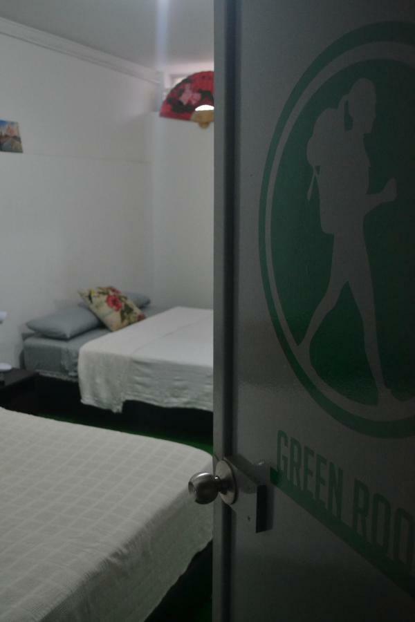 Backpackers Inn ميديلين المظهر الخارجي الصورة