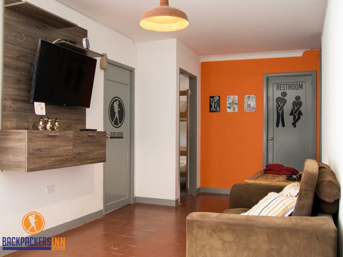Backpackers Inn ميديلين المظهر الخارجي الصورة
