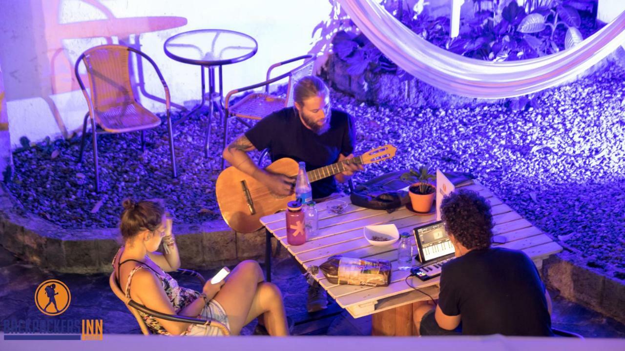 Backpackers Inn ميديلين المظهر الخارجي الصورة