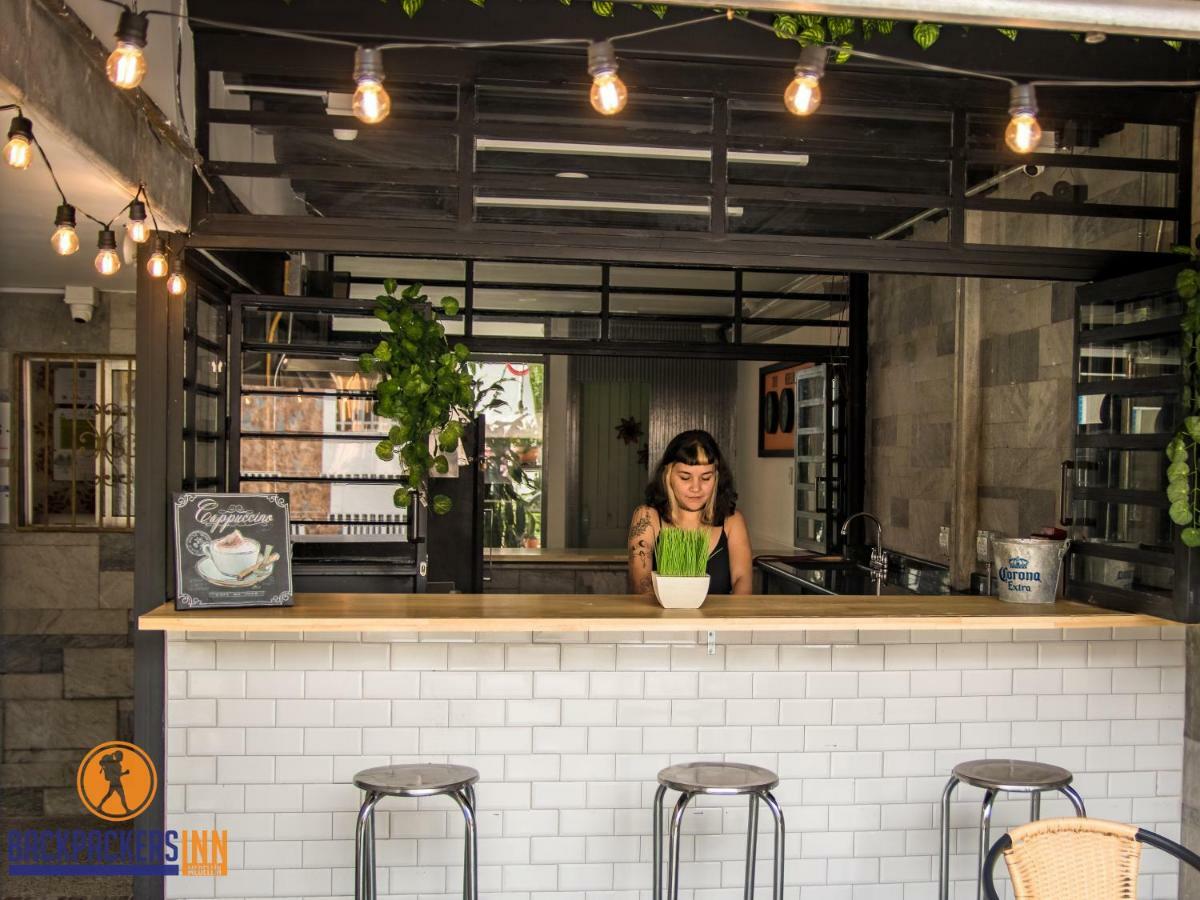 Backpackers Inn ميديلين المظهر الخارجي الصورة