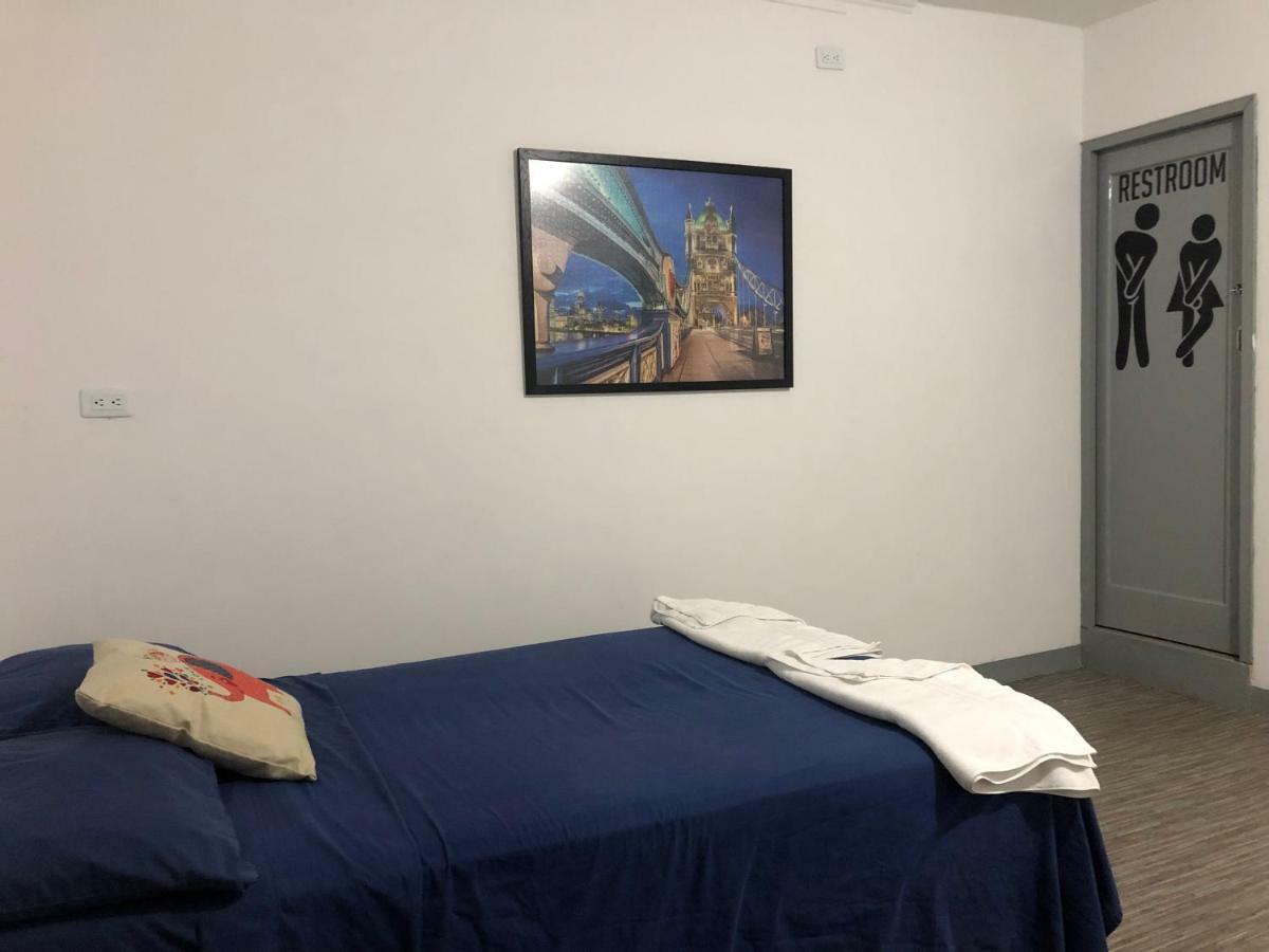 Backpackers Inn ميديلين المظهر الخارجي الصورة